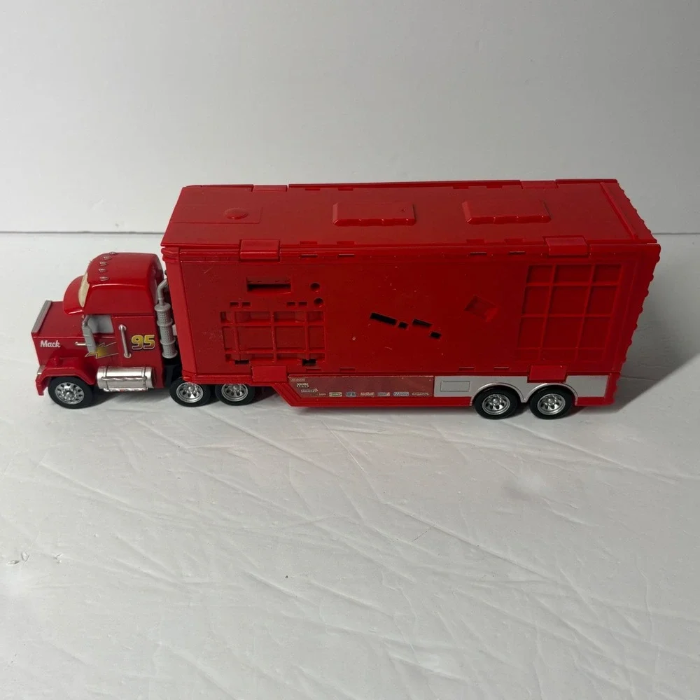 2015 Mattel Disney Pixar Cars Wheel Action Drivers Mack Transforming Playset